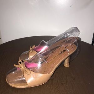 Merona designed slip on sandals size 5 1/2